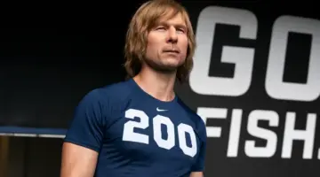 Chad Powers: O Quarterback série