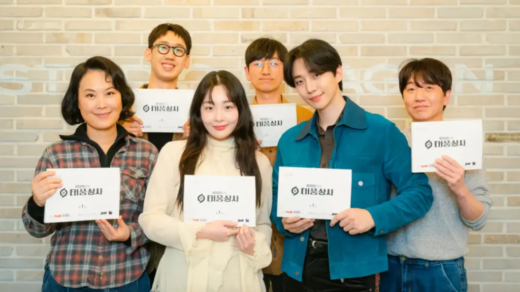 Typhoon Family Elenco