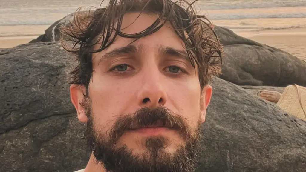 ator que faz o Leo em Berço de Ouro