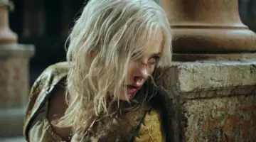 The Witcher atriz defende romance