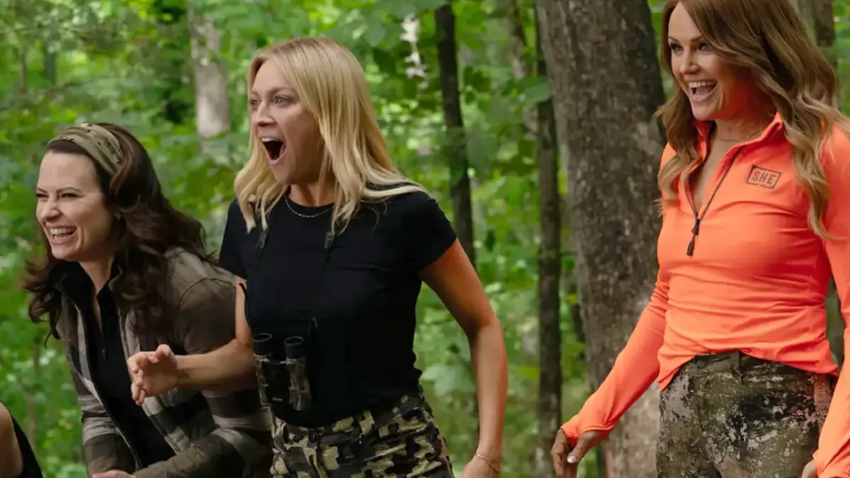 The Hunting Wives final explicado: quem morre e quem é o assassino? - 1 the hunting wives netflix historia