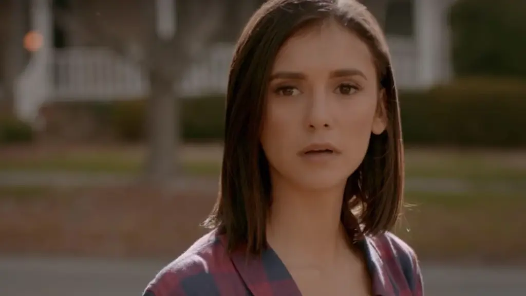 com quem elena fica no final de the vampire diaries