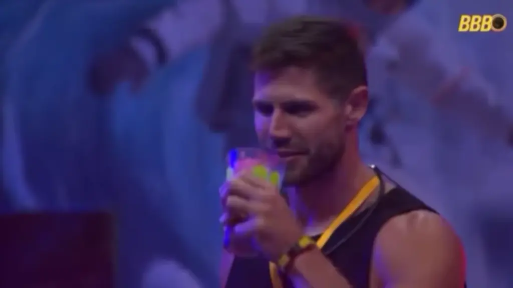 Jonas ve Milena voltar festa bbb