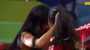 Marciele e jordana quase se beijam na festa do bbbMarciele e jordana quase se beijam na festa do bbb