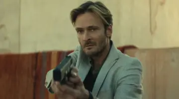 unfamiliar serie netflix bombando