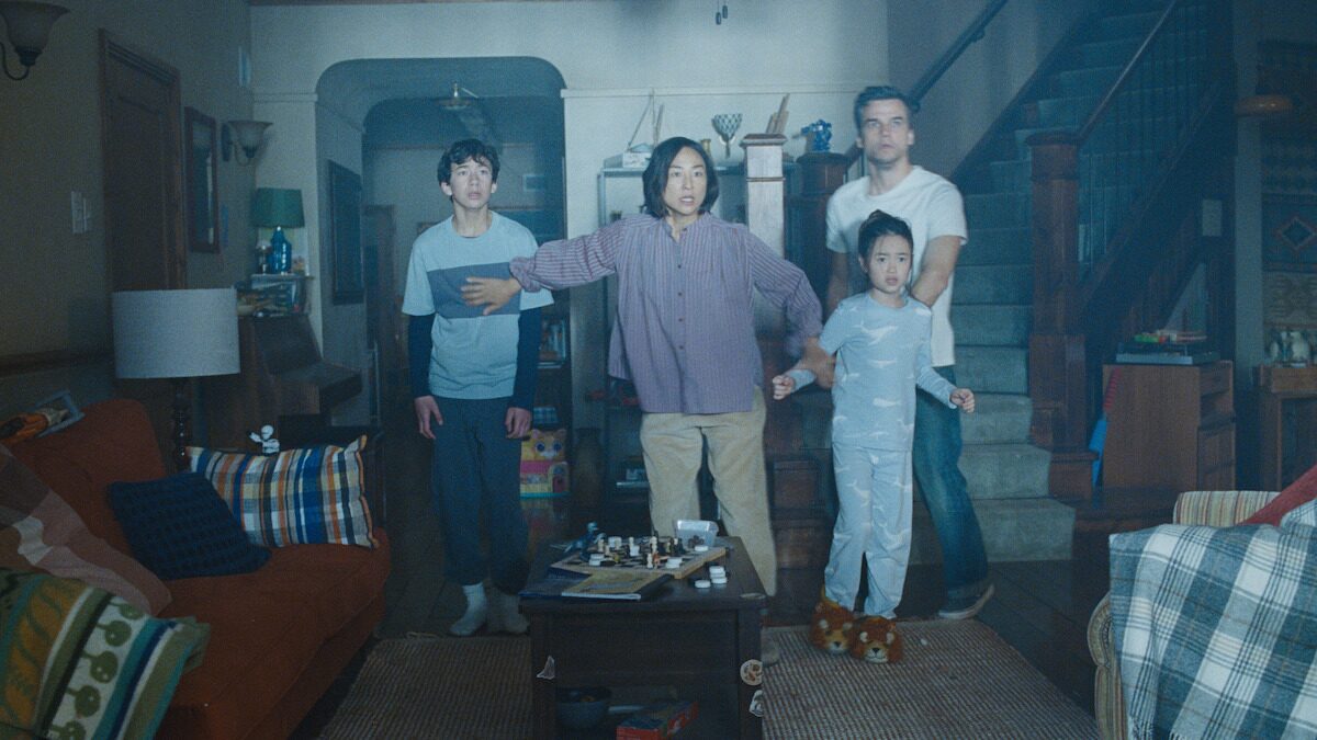 image 9 15 - The Last House | Wagner Moura surge em filme insano com Greta Lee na Netflix