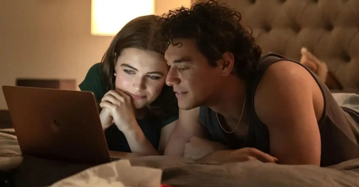 Off Campus | Série deverá bater recorde inacreditável no Prime Video - 1 Off Campus Hannah e Garrett vão voltar?