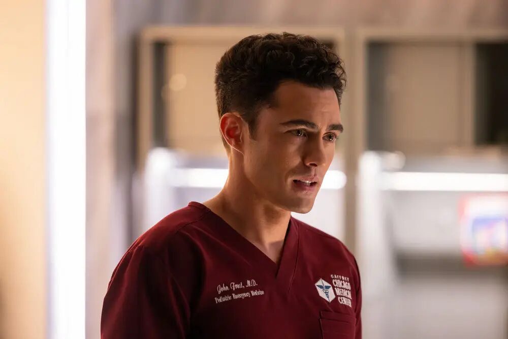 Chicago Med final da 11ª temporada explicado | quem morre? Archer e Hannah ficam juntos? - 4 image 11 38 - Chicago Med final da 11ª temporada explicado | quem morre? Archer e Hannah ficam juntos?