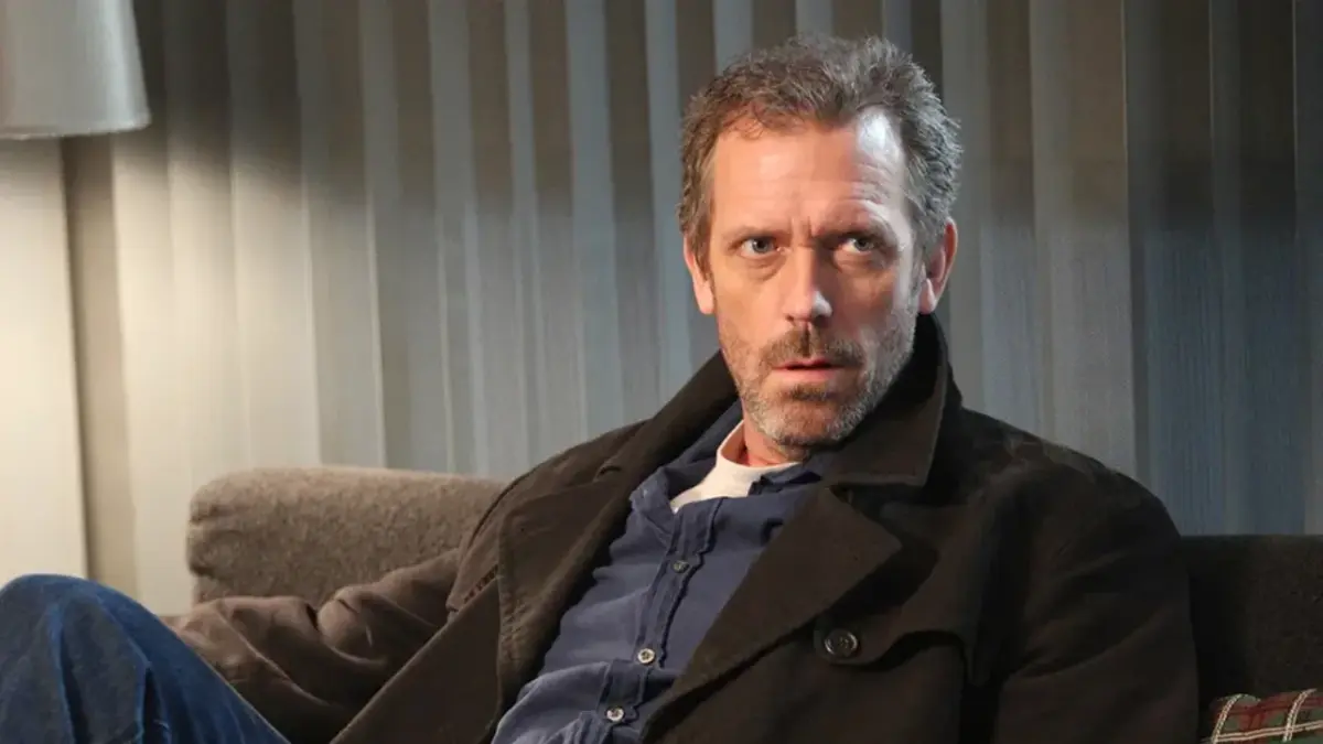 Hugh Laurie perde paciência com jornalista que criticou House nas redes sociais - 4 Hugh Laurie House