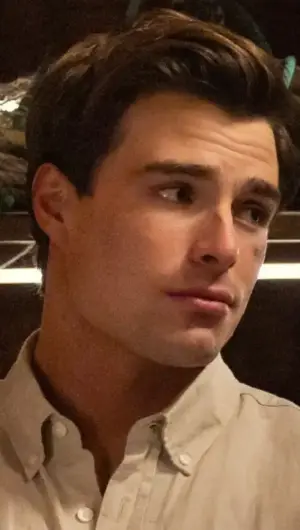 O Ator de Charlie em Depois Daquele Ano | Quem é Michael Bradway?
