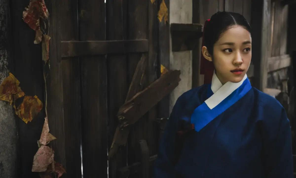 Roh Yoon-seo elenco a leste do palacio
