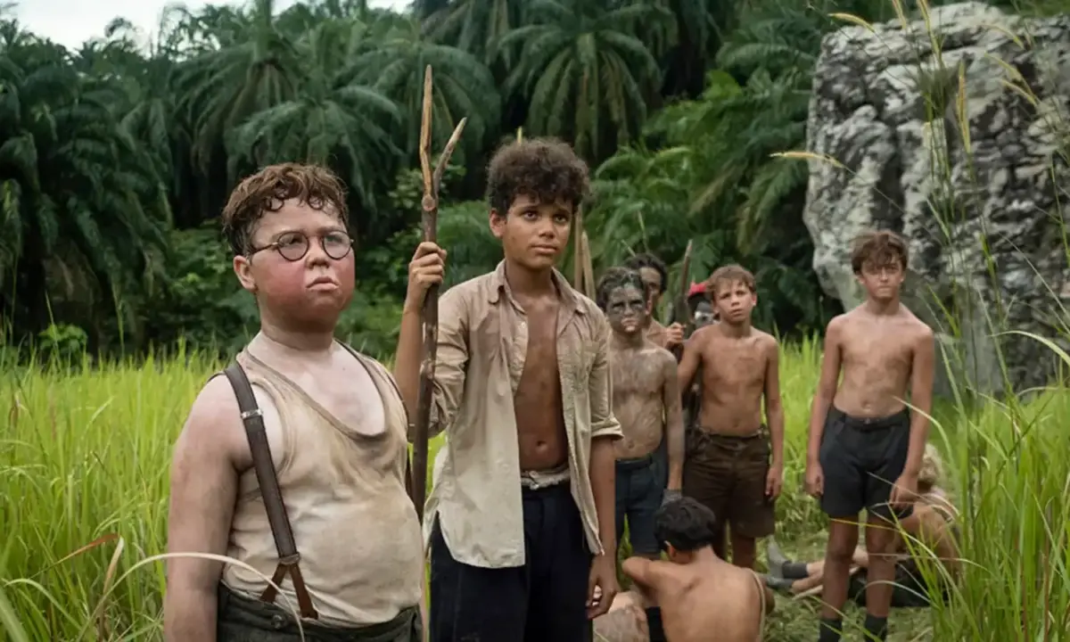 O Senhor das Moscas acerta ao transformar um clássico brutal em uma série ainda mais angustiante - 4 O Senhor das Moscas no Globoplay serie critica